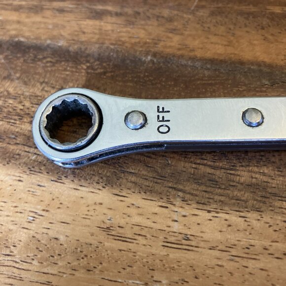 Snap-On R-1214A Canada 3/8" 7/16" Ratcheting Box End Wrench 12 Point - Picture 5 of 8